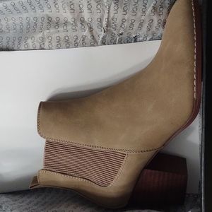 New tan booties 🤎